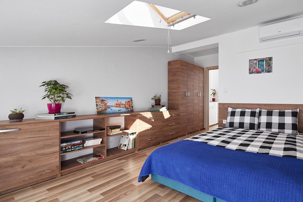 Central INN Apartment - Spacious duplex - Ferienwohnung Skopje