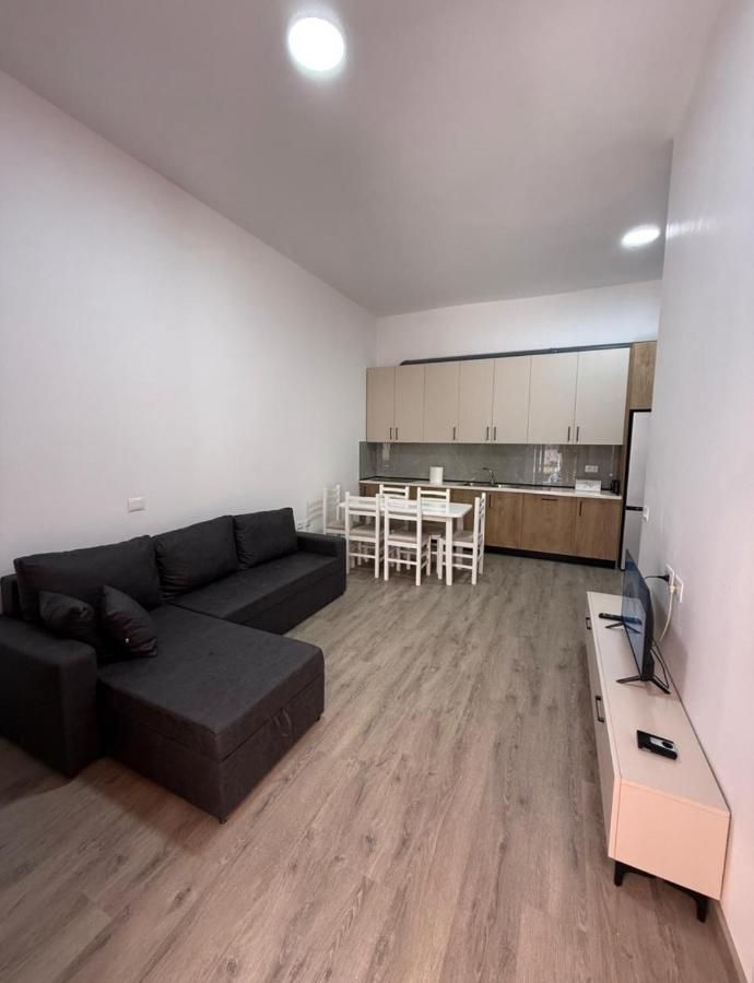 Amar's Apartment - 6 Guests, 2 Rooms, Durres Beach - B&B Durrës