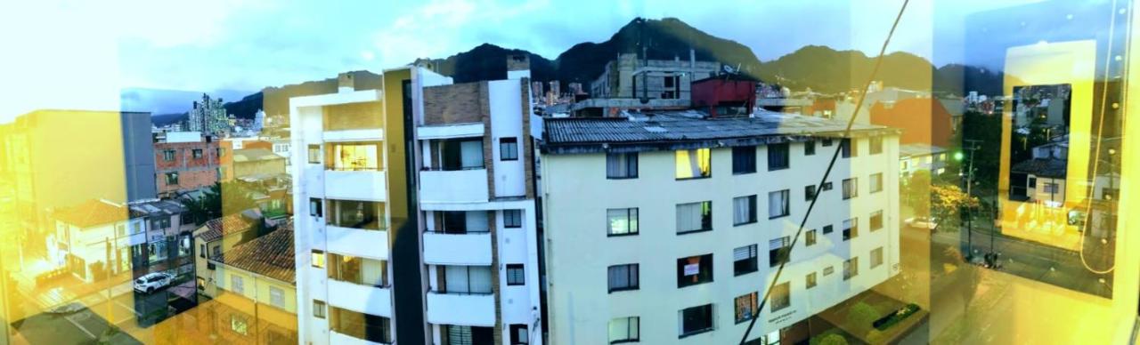 Aparta Estudios Luz Galery - Bed and Breakfast Bogota