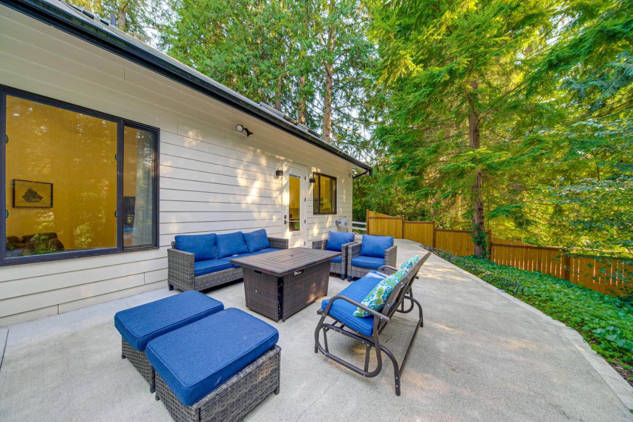 WFH-Friendly Gem w/ Creek: 4 Mi to Sammamish Trail - Chambres d'hôtes Redmond