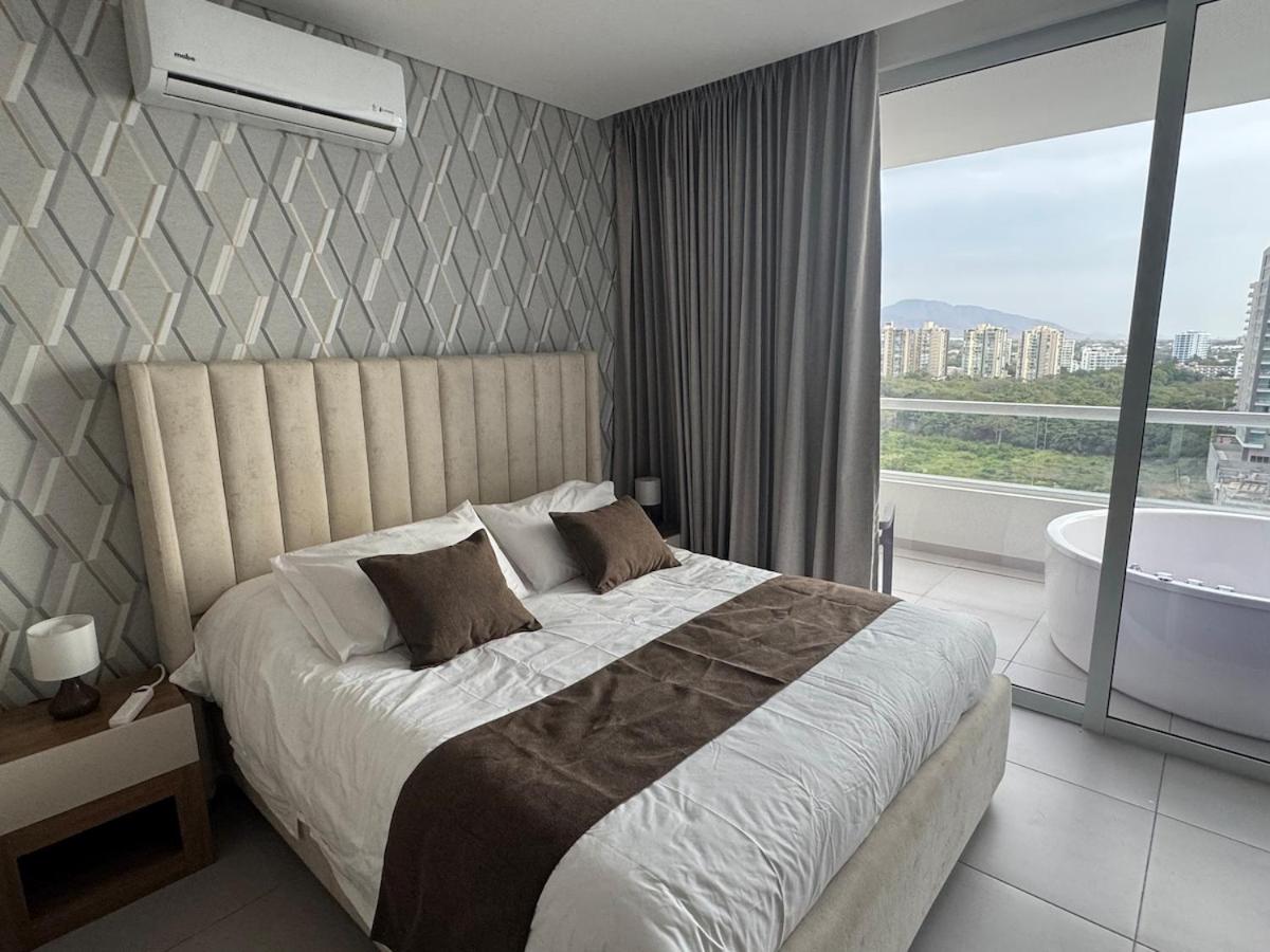 Suite con Jacuzzi y vista al mar piso 13 - B&B Santa Marta