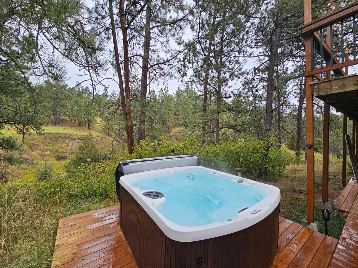 cabin in the woods with Hottub - Bed and Breakfast Billings