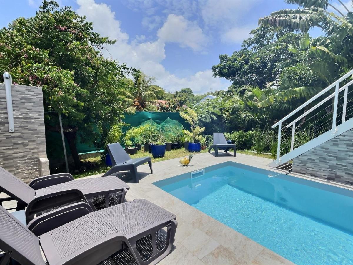 Carambole se situe dans un quartier calme - B&B Rivière Salée