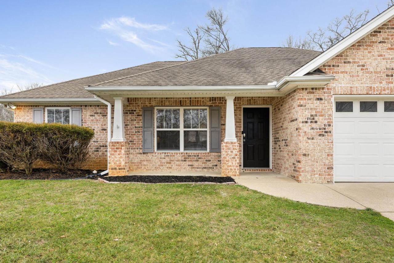 One level modern Spring Hill home - B&B Spring Hill