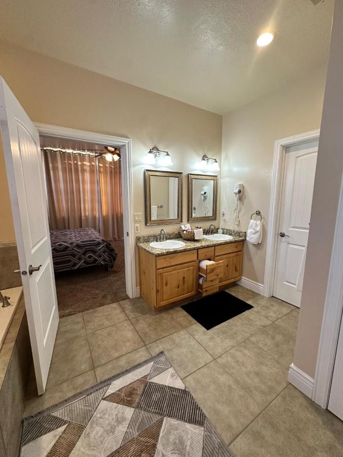 Golf course & Mountain view - B&B West Wendover