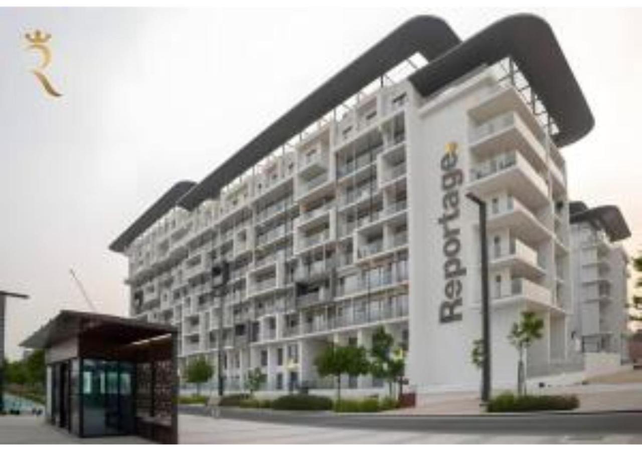 Stonecrest 2BR with Balcony Masdar City - B&B Abu Dhabi Island and Internal Islands City