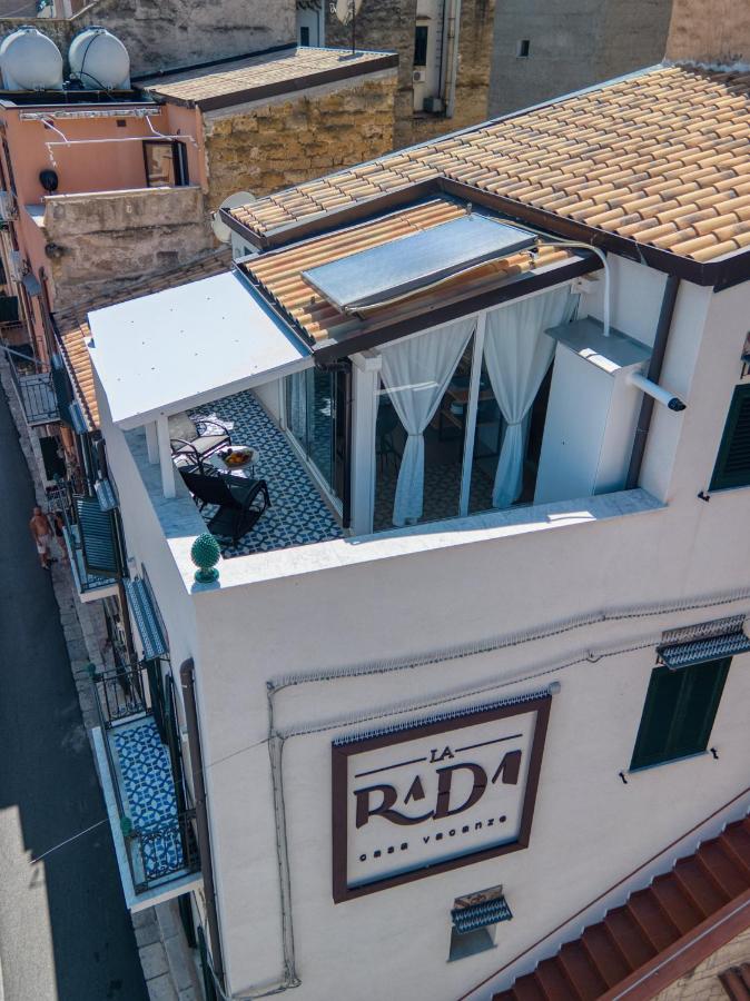 Appartement met 1 slaapkamer, een terras en uitzicht op zee.