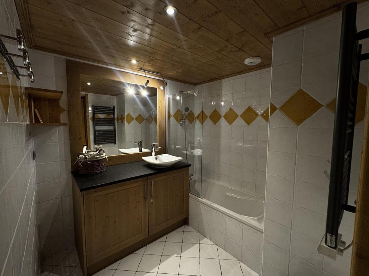 Appartement cosy 6 personnes avec garage, terrasse et wifi au cœur du village, proche pistes et commerces - FR-1-572-251 - Chambres d'hôtes Arâches-la-Frasse