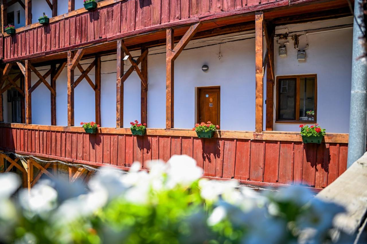 The Bridge of Lies Apartment - B&B Sibiu