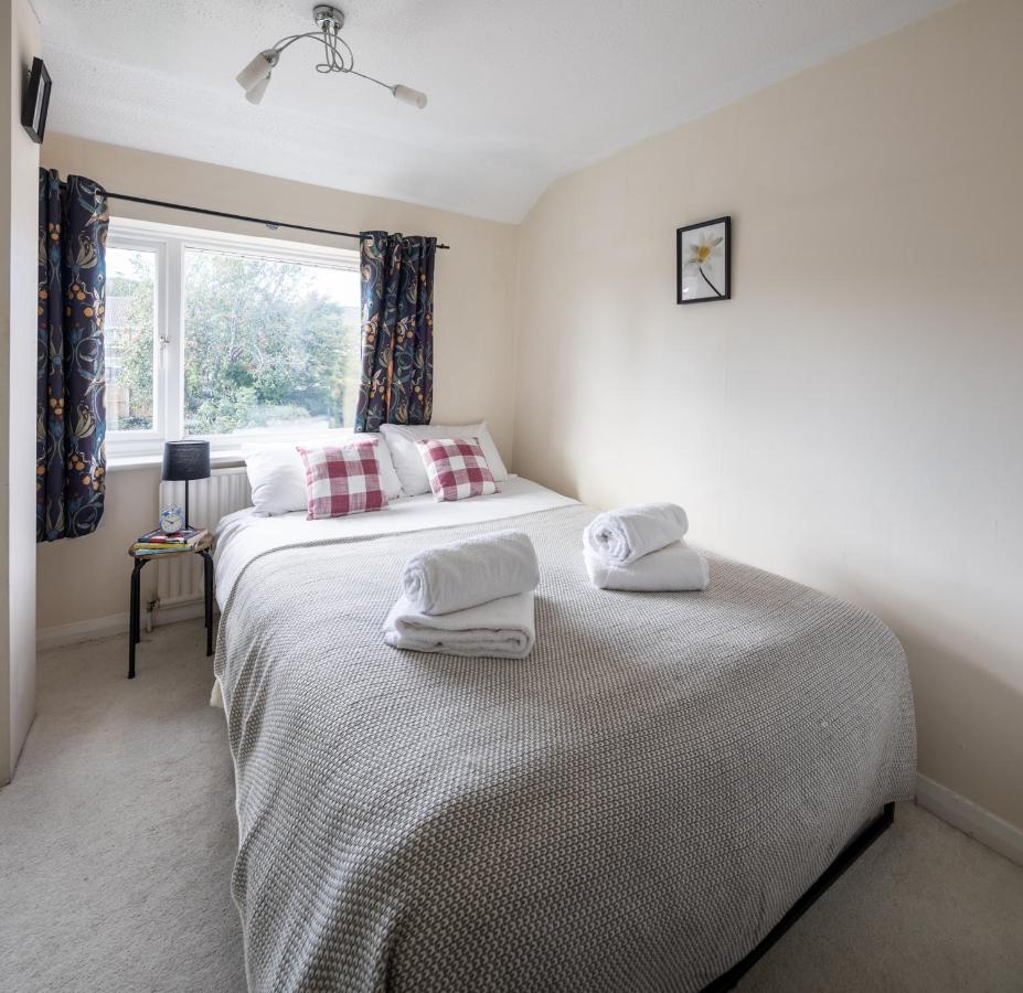 NEW Contractor & Groups-3Bedrooms-Parking-By Fab Accommodation - Chambres d'hôtes Bristol