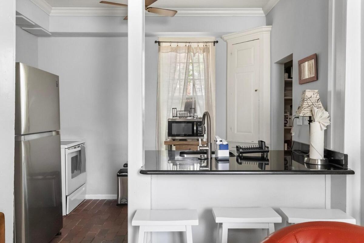 Old Town Gem Walk to King Street Sleeps 14 - B&B Alexandria