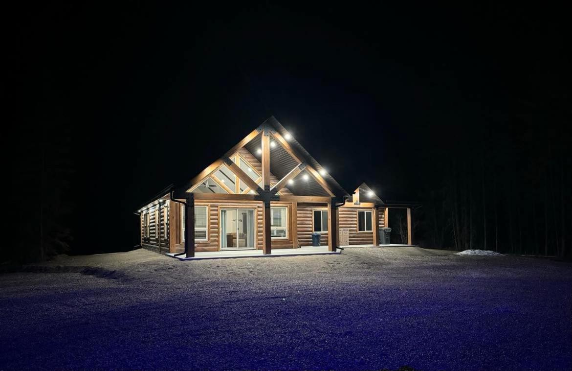 The Highmark Cabin - B&B Valemount