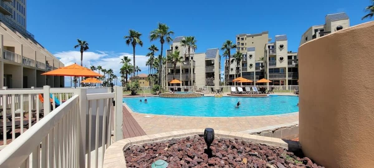 Renovated Beachfront Condo with 2 Pools, Tons of Beds Bahia Mar #426 - B&B South Padre Island