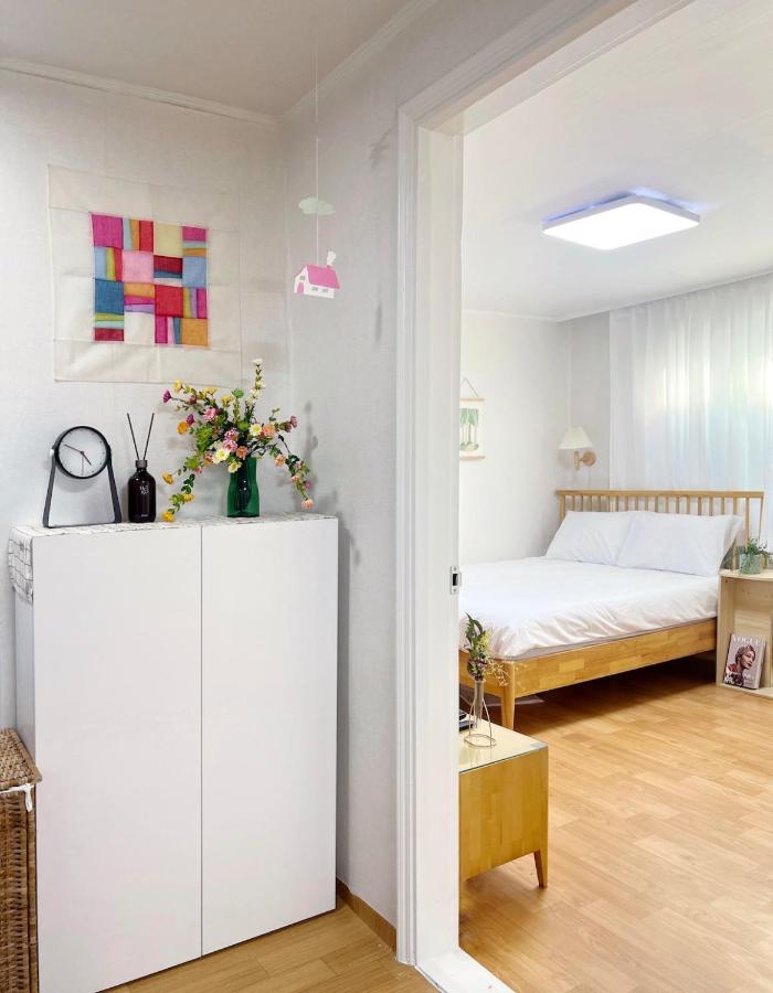 Free Early Check-in! 5min to Subway Station Store at Doorstep - B&B Seoul