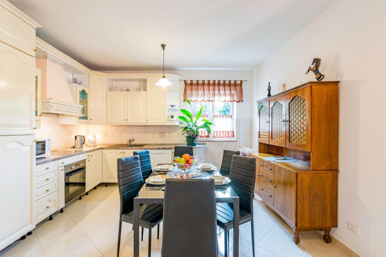 Apartmani Radmila - Chambres d’hôtes Nova Vas