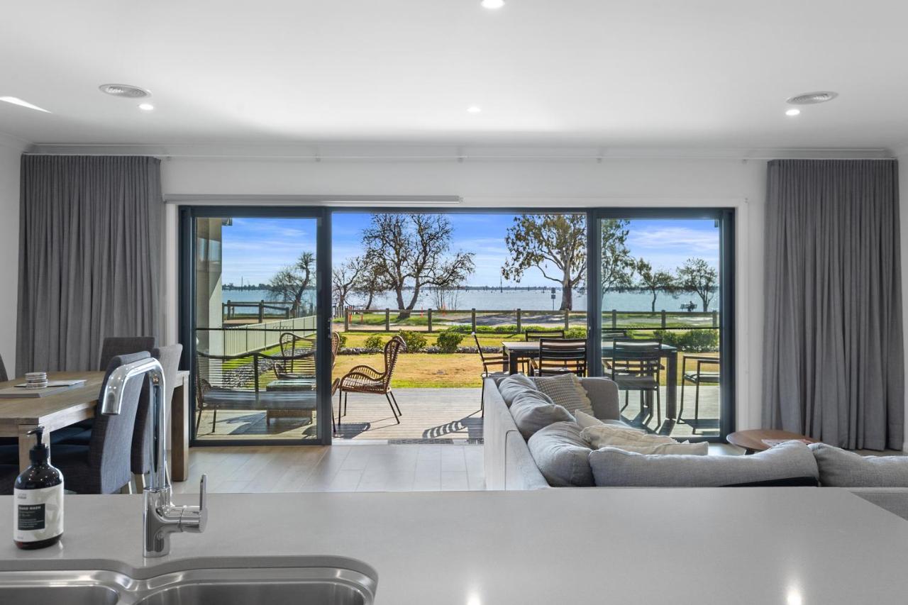 No 1 Marine Cove - Lake Views - Bed and Breakfast Yarrawonga