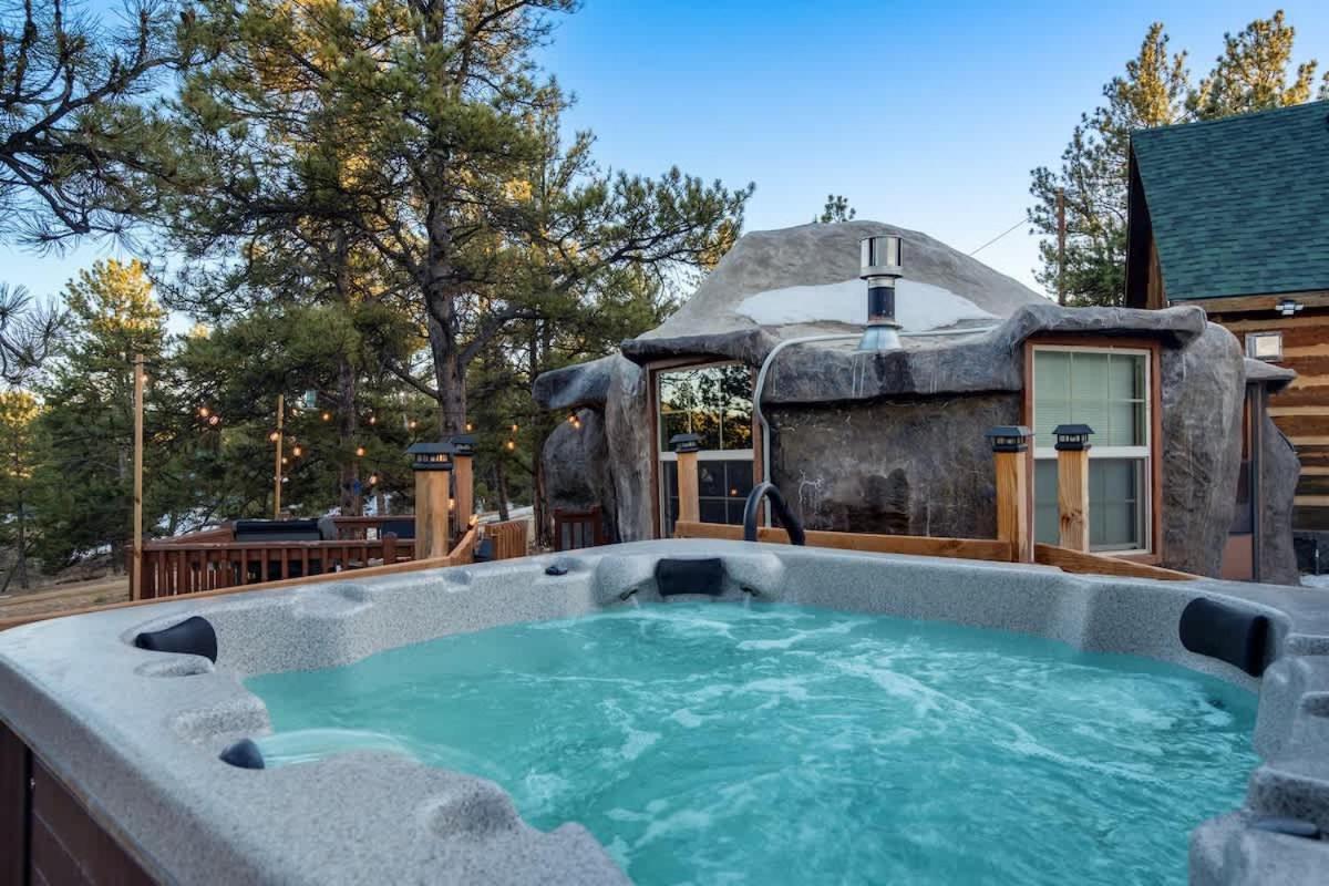Cave Cabin Hot Tub Fire Pit MTN Experience - B&B Florissant
