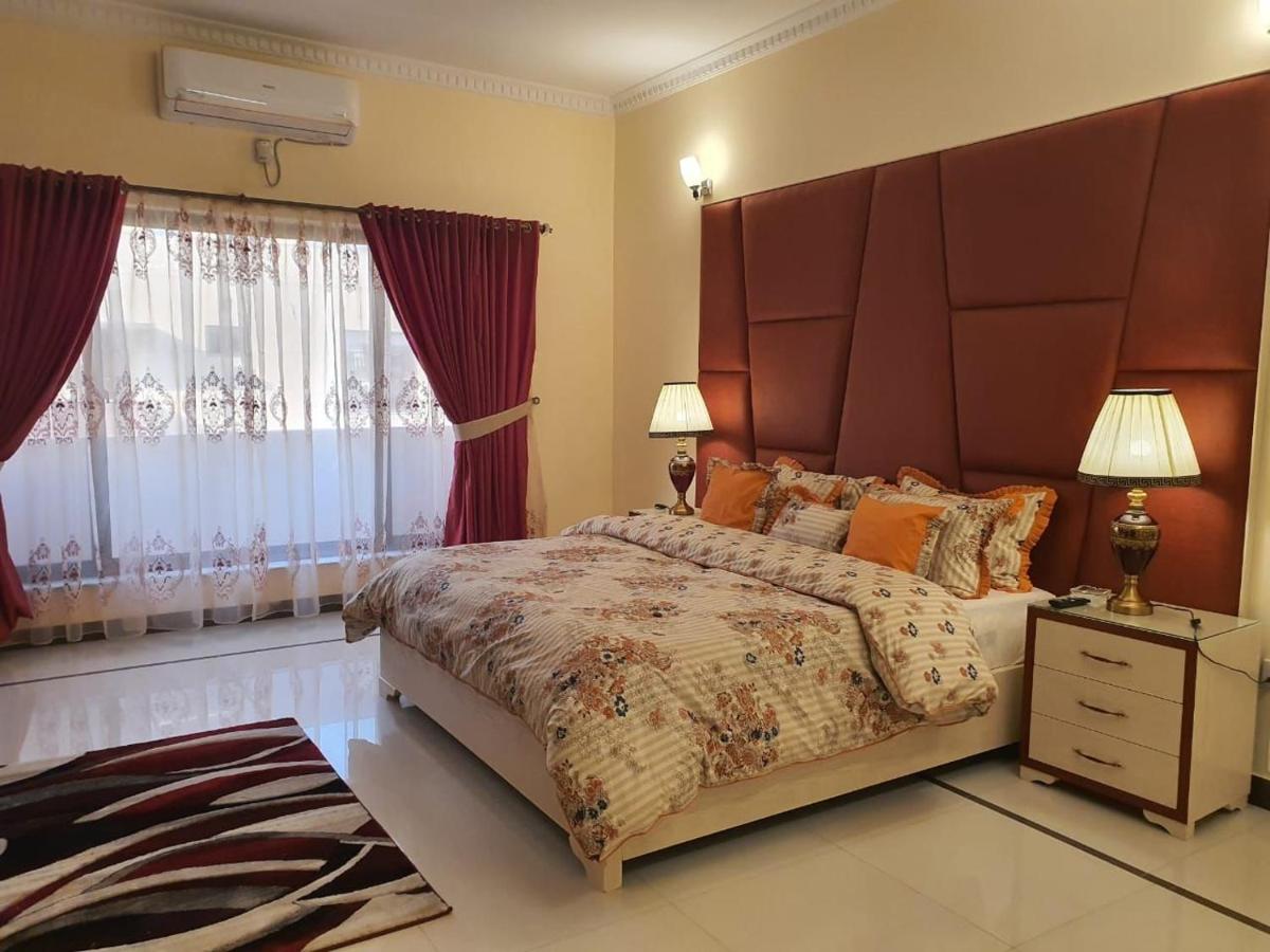 Deluxe Double Room (2 Adults + 1 Child)