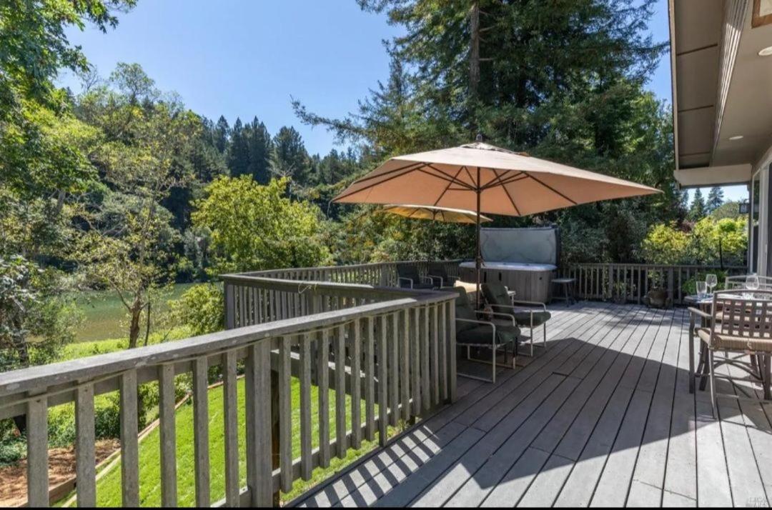 Zen by the River-3 bedroom 2 bath hot tub - Bed and Breakfast Monte Rio