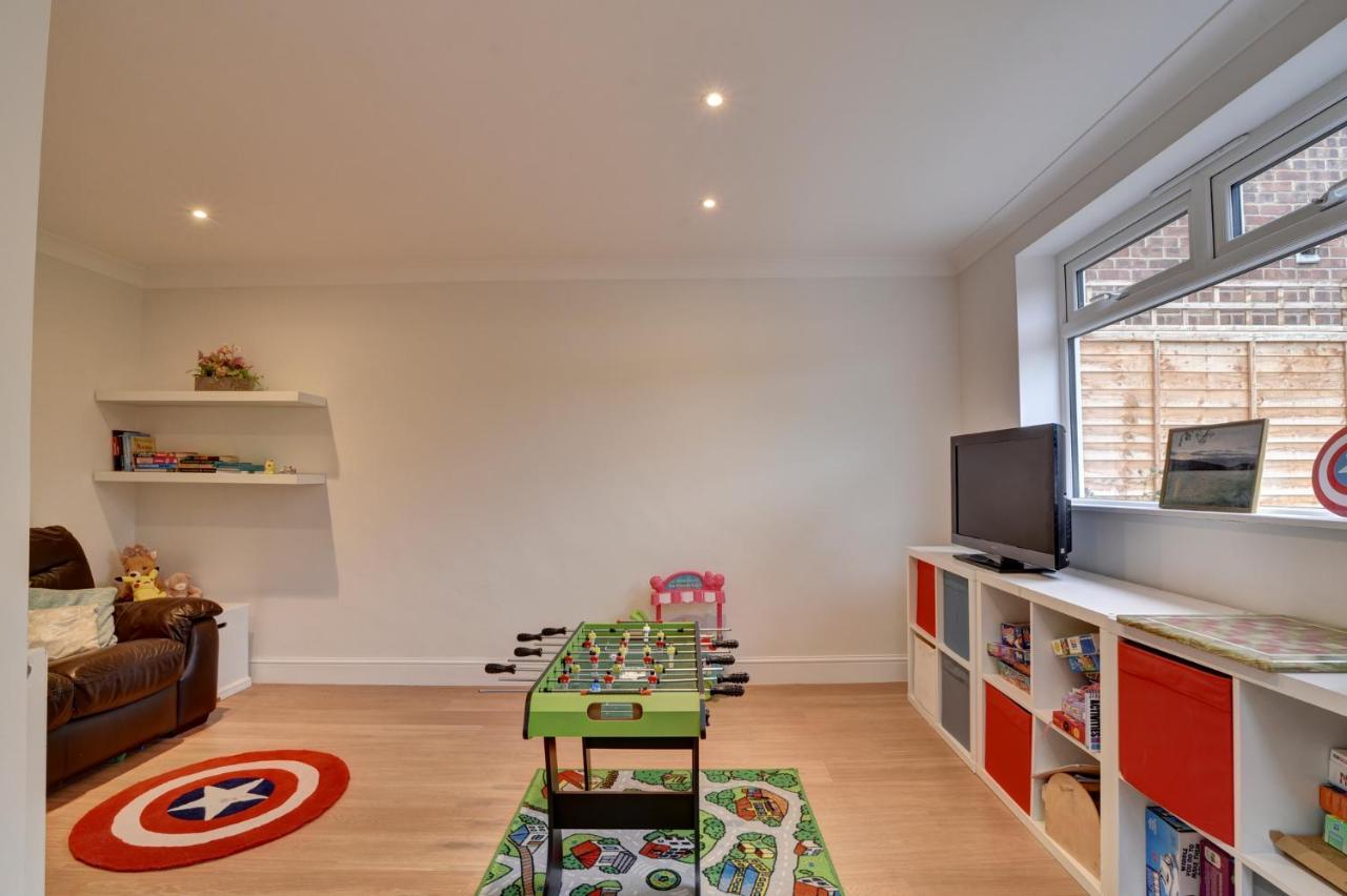 Spacious 4 bedroom house in Bishop's Stortford - B&B Thorley