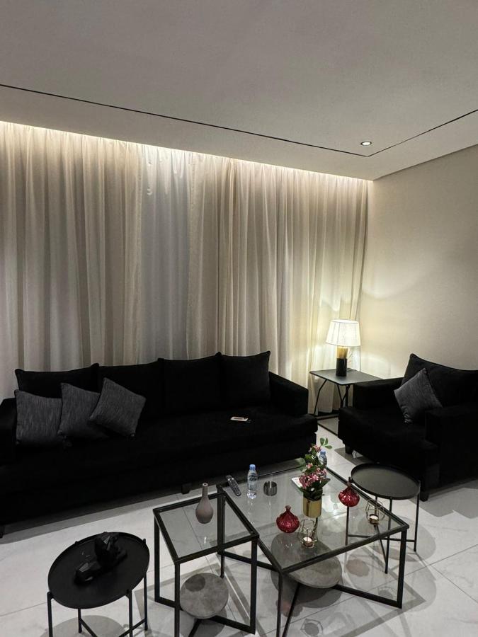 غرفة وصالة بالعقيق - Ferienwohnung Riad