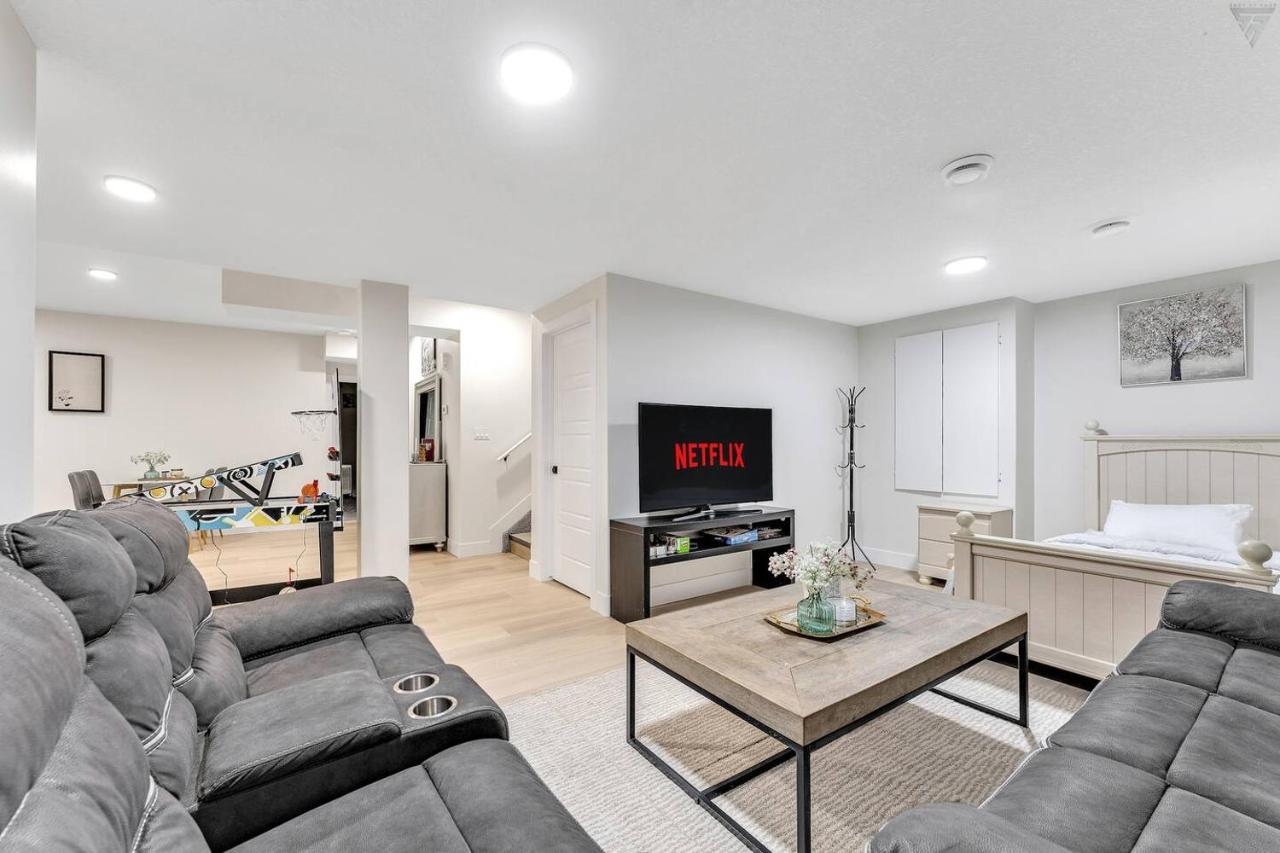 New BuiltSpacious Suite BsmtGamesNetflix - Ferienwohnung Edmonton