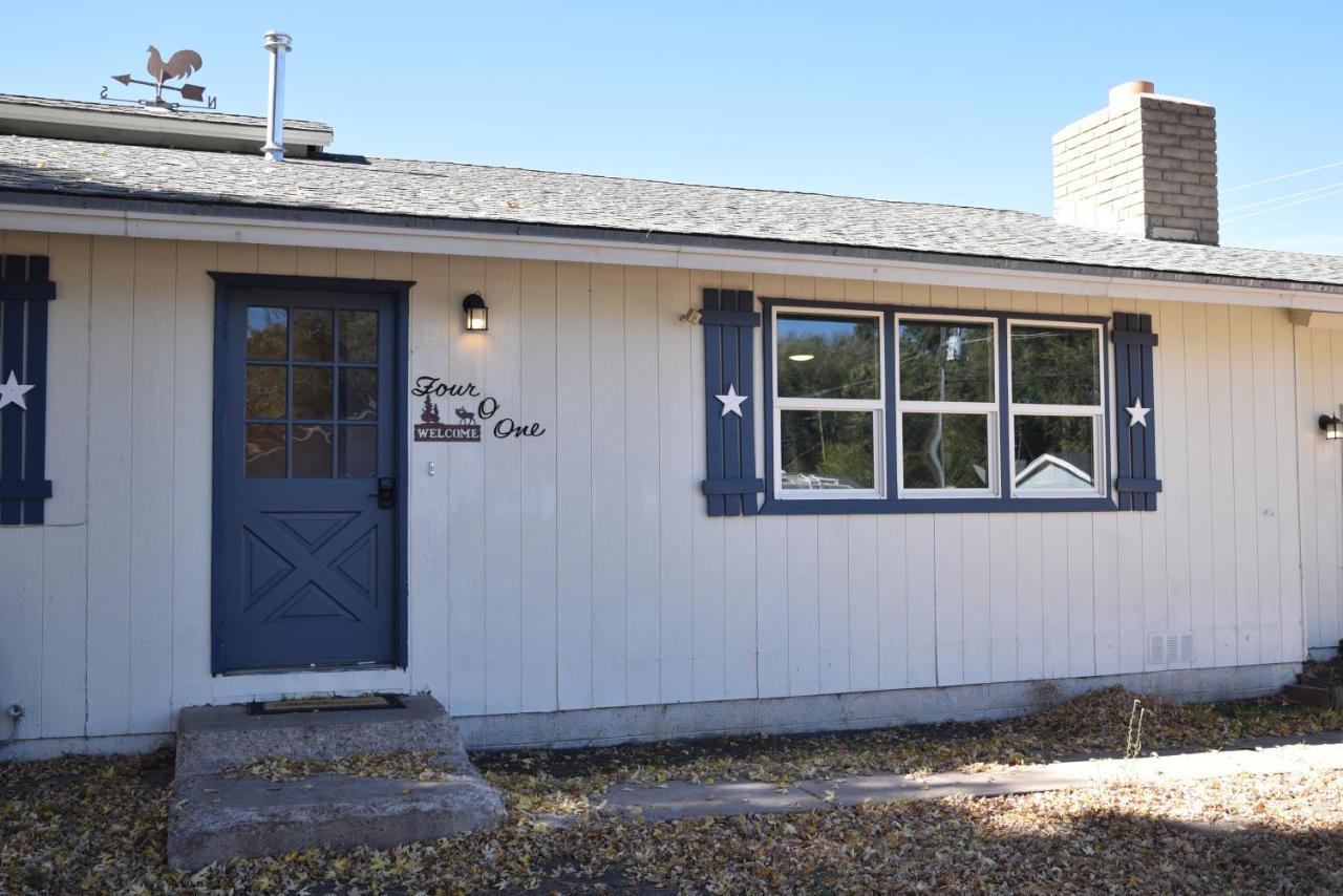 Rustic Western Home Steps from Rte 66 & Grand Canyon Train Station - B&B Williams