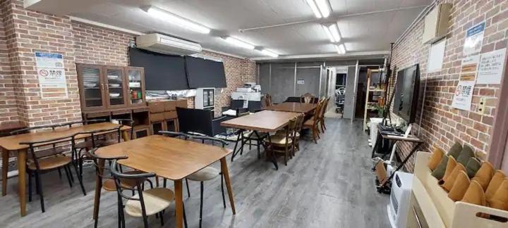 紀伊国屋ビル - B&B Tokyo