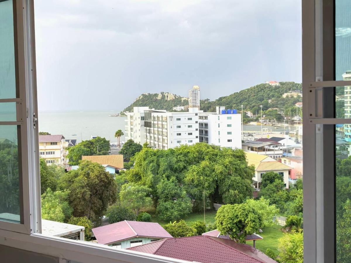 Sea View and Hill View Room for 6 Guests, Bangsaen Royal Beach by Cozy Corner - Chambres d’hôtes Ban Laem Thaen