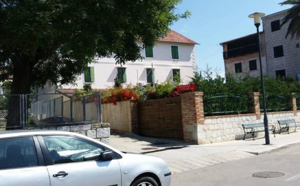 Apartments Mali Raj - B&B Vranjic