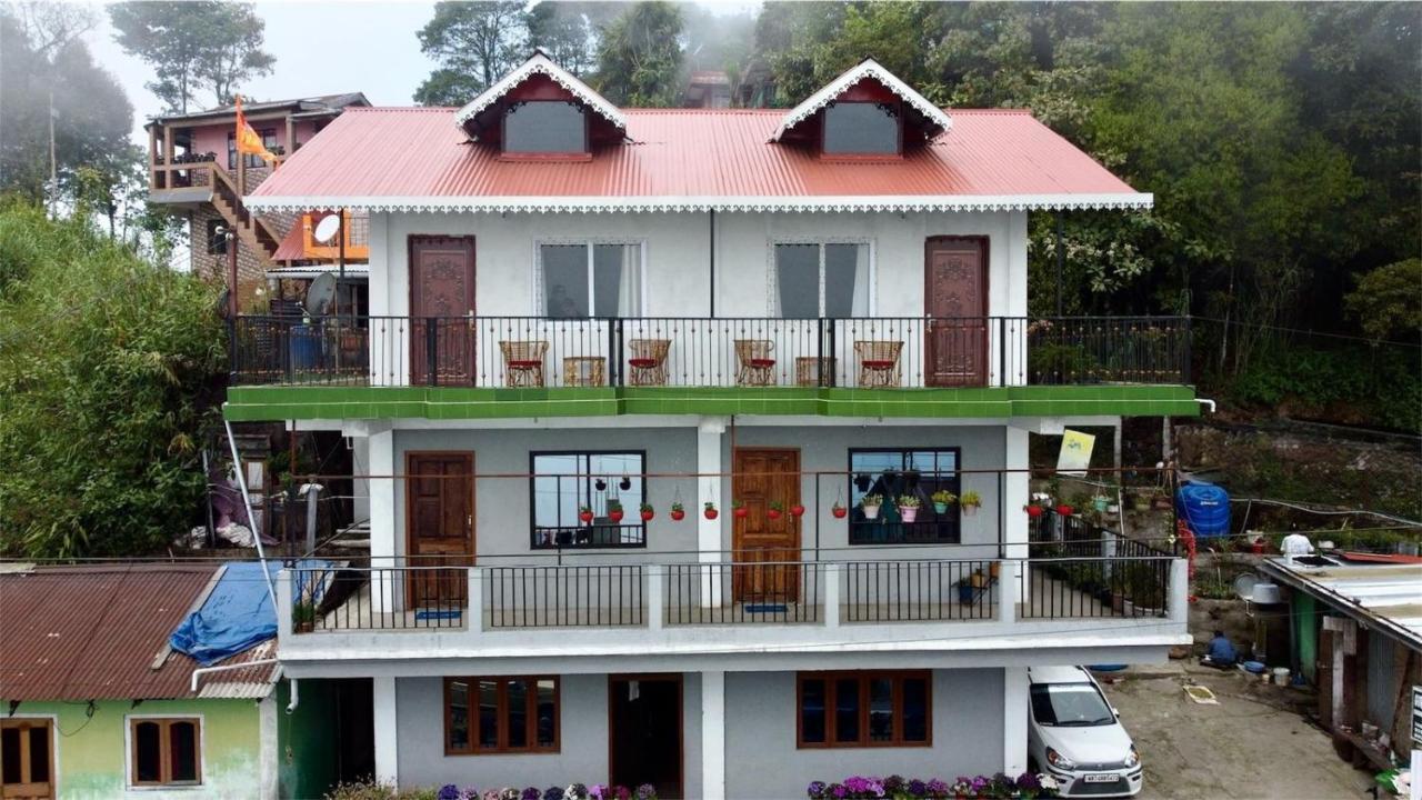 Guras Homestay Chimney - Bed and Breakfast Darjeeling