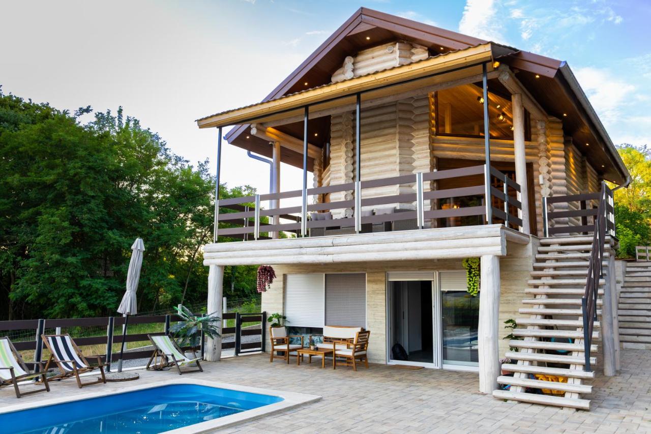 Log House - B&B Hrebinec