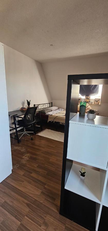 Cozy Room in Dortmund Center, with small Balcony - B&B Dortmund