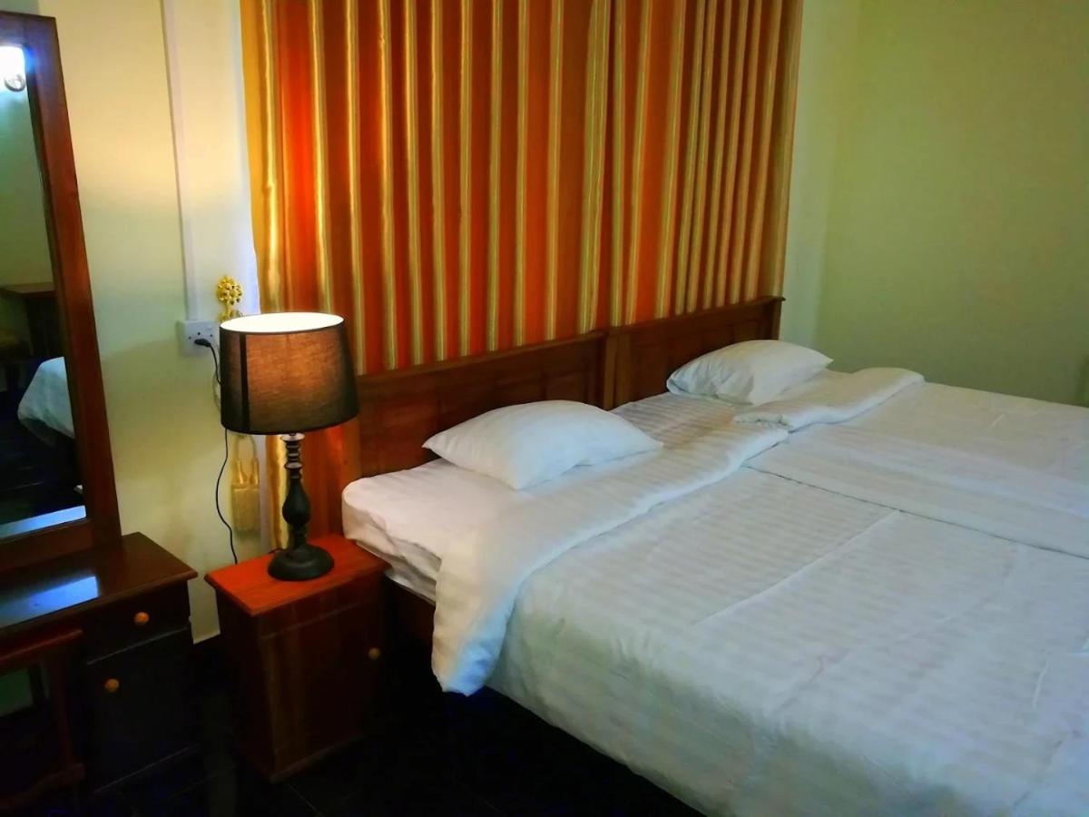 Deluxe Room (2 Adults + 1 Child)