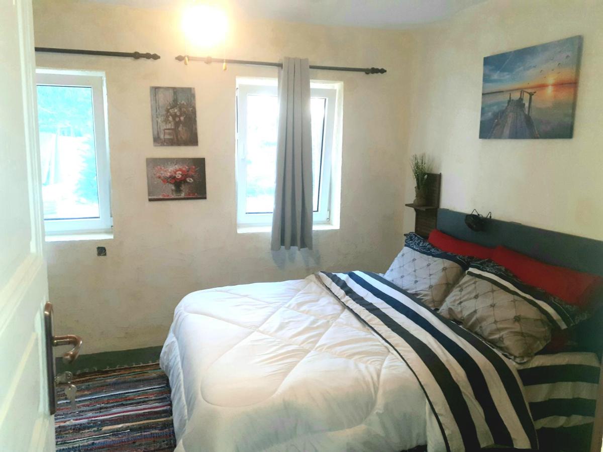 Stone House Room near Kavala - Ferienwohnung Amisianá