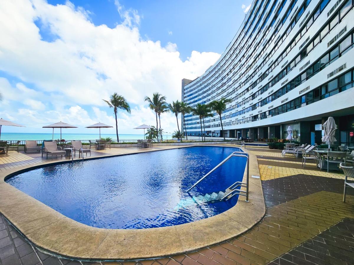 Ondina Apartamento à Beira-Mar com Piscinas e Acesso Direto à Praia - B&B Salvador