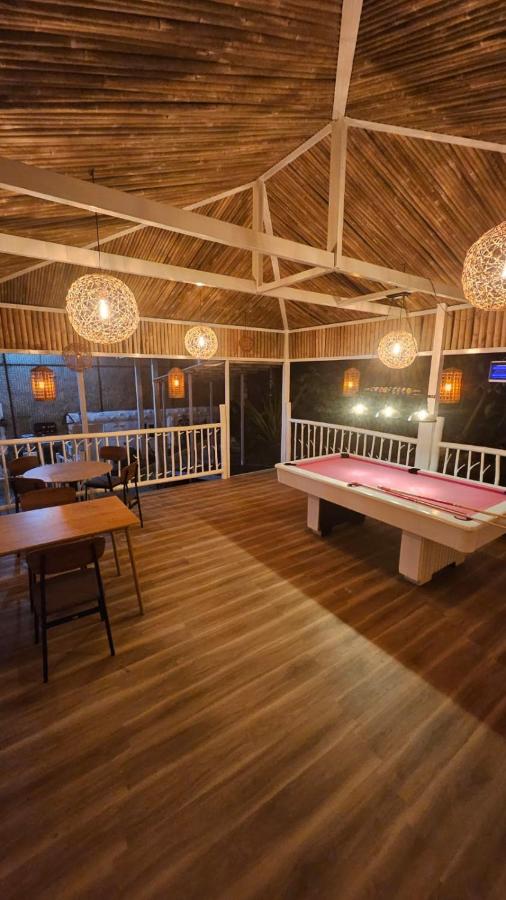 A Touch of Pink - Secret Tropical Retreat with Pool & Mountain Views - Underground River, Fireflies & Waterfalls - B&B Puerto Princesa City