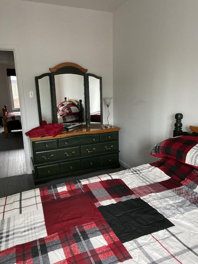 Grand logement chaleureux - B&B La Tuque