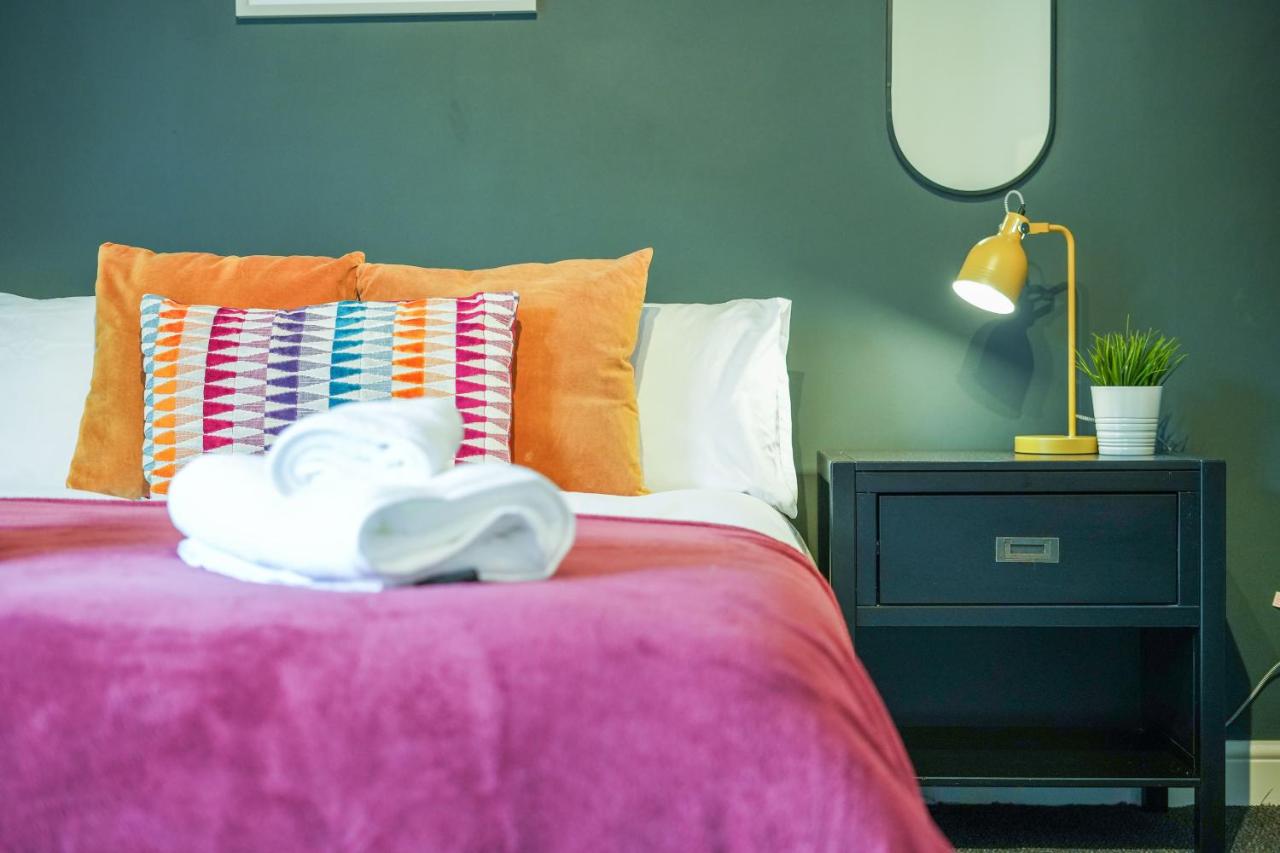 Modern 3 Bed House in Derby - FREE Parking - Hosted by Stay Host Save - B&B Derby