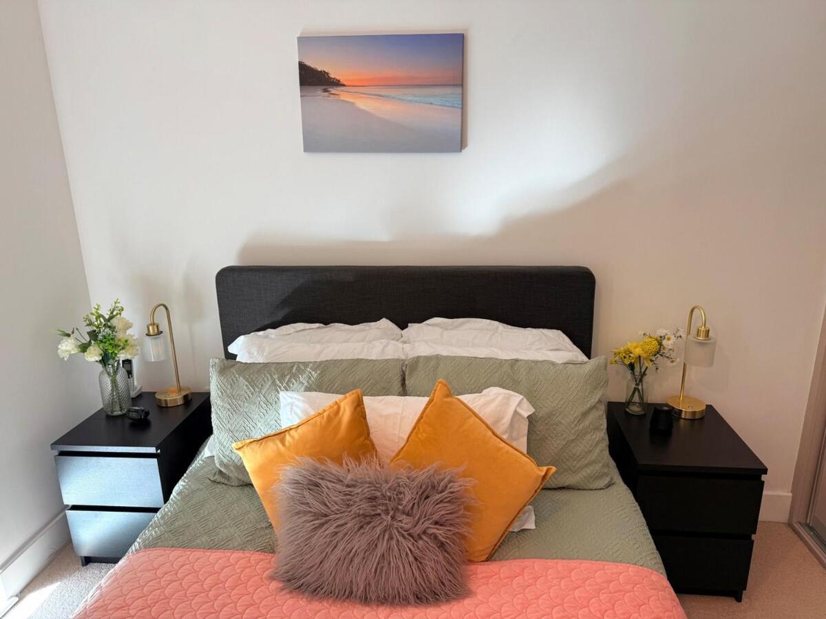 Exquisite Spacious 1 Bedroom Apartment-Colindale - Bed and Breakfast Colindale