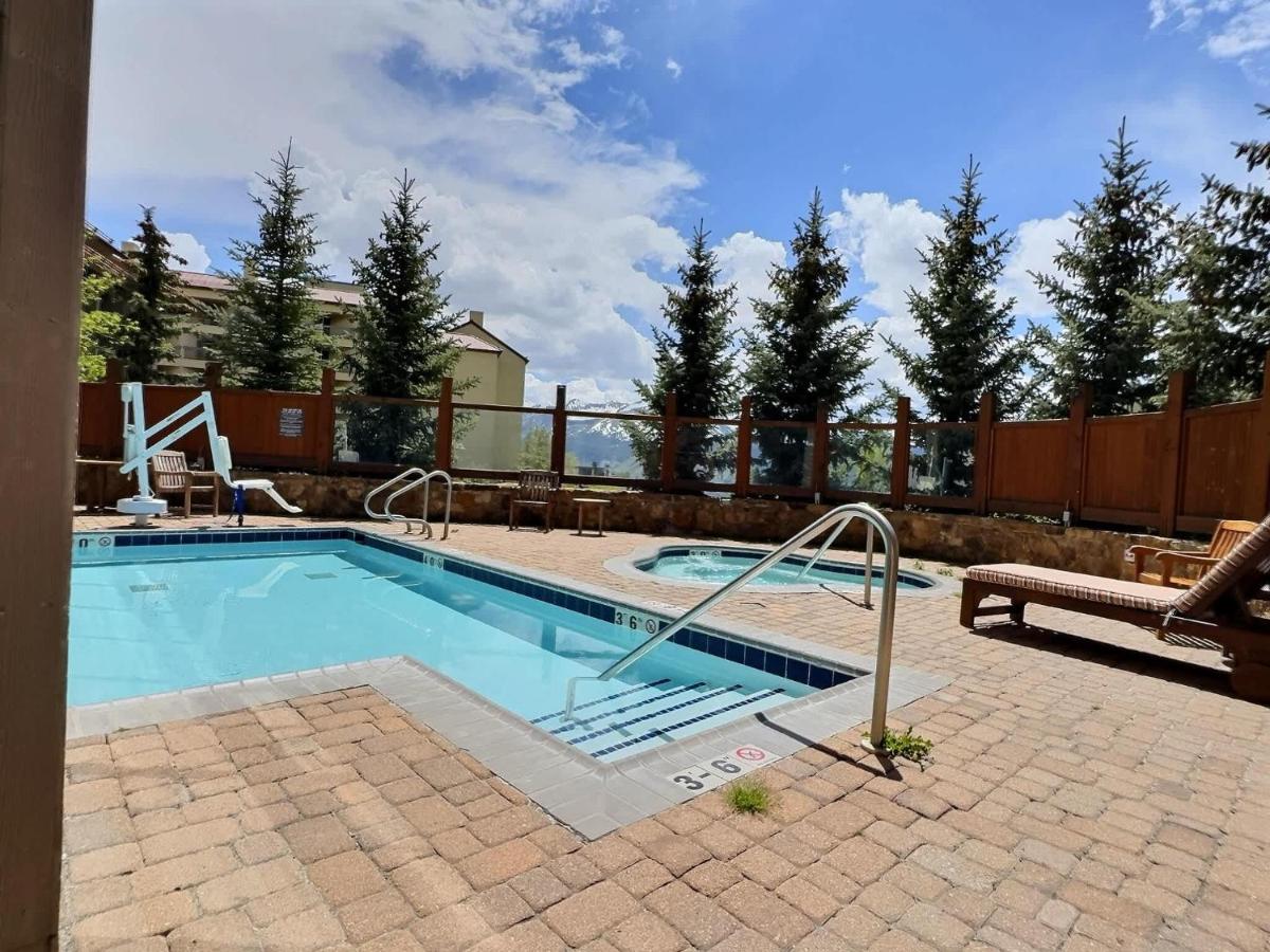 2 Bedroom Penthouse Condo at the Lodge at Mountaineer Square Hot Tub and Pool - Chambres d'hôtes Crested Butte