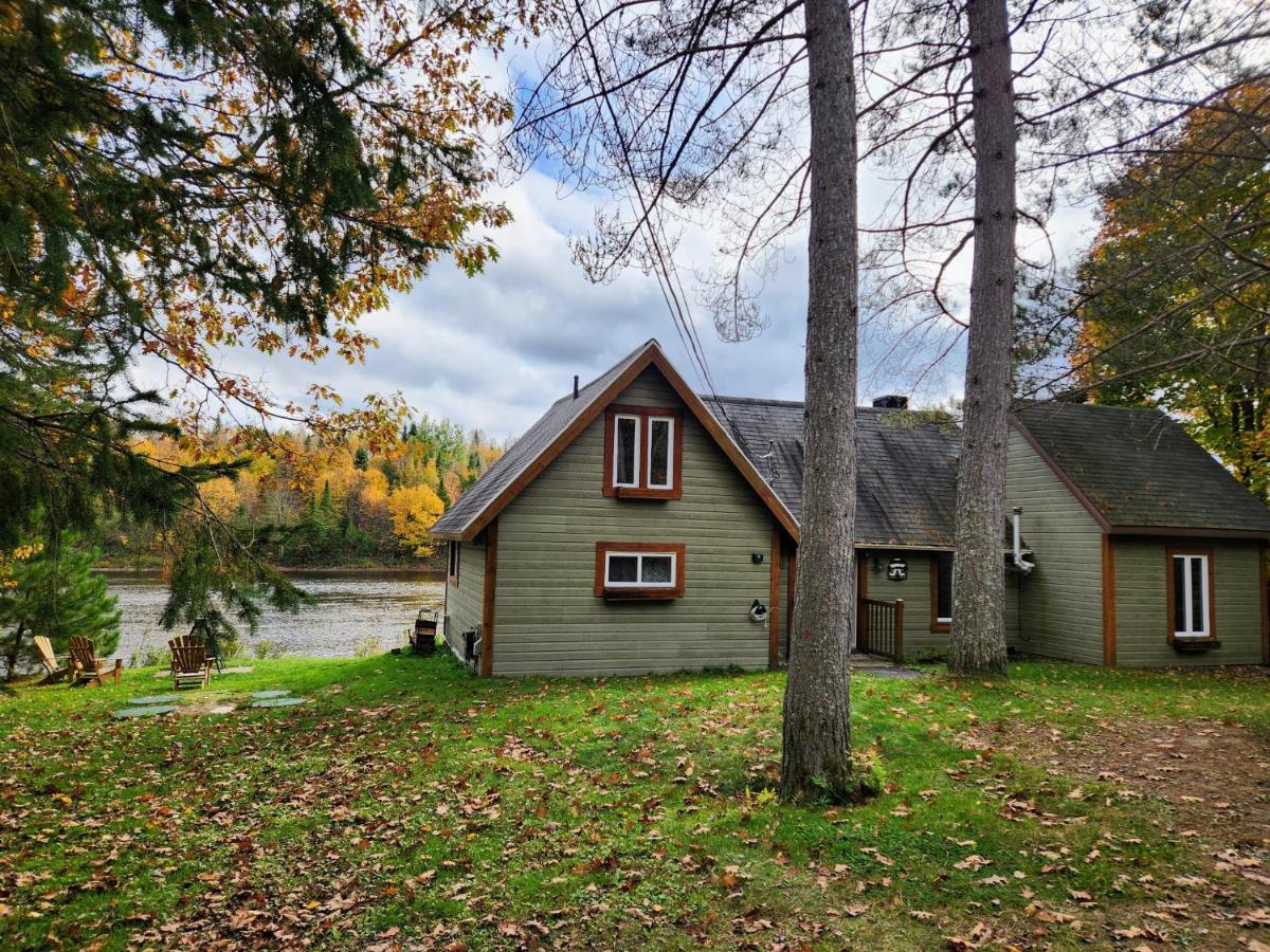 Chalet au bord de l'eau avec spa privé - Mauricie - Portneuf - Québec - Chambres d'hôtes Notre-Dame-de-Montauban