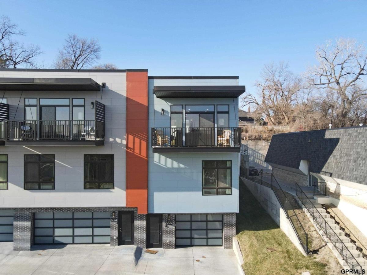 Midtown Luxury - 2 Master Suites - Near UNMC - Bed and Breakfast Omaha