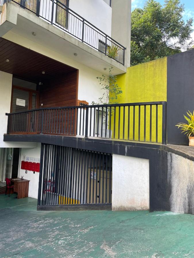 Hilltop Retreat near Kandy Lake - Kings Residence - B&B Kandy