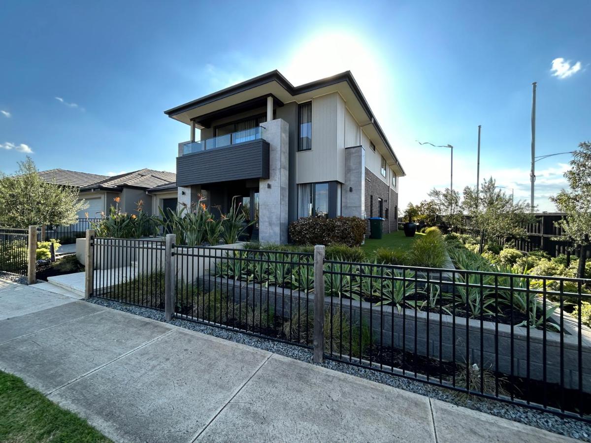 Deluxe Master Bedroom in a Peaceful and Luxury House - Bed and Breakfast Wyndham Vale