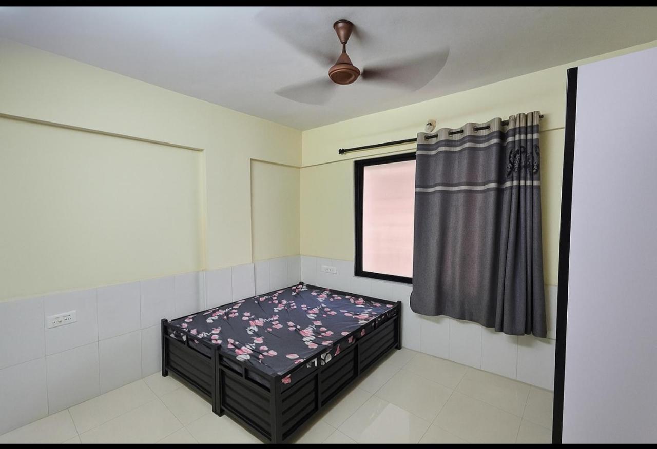 Private Room At ovale naka Ghodbunder road Thane West - Chambres d’hôtes Thāne