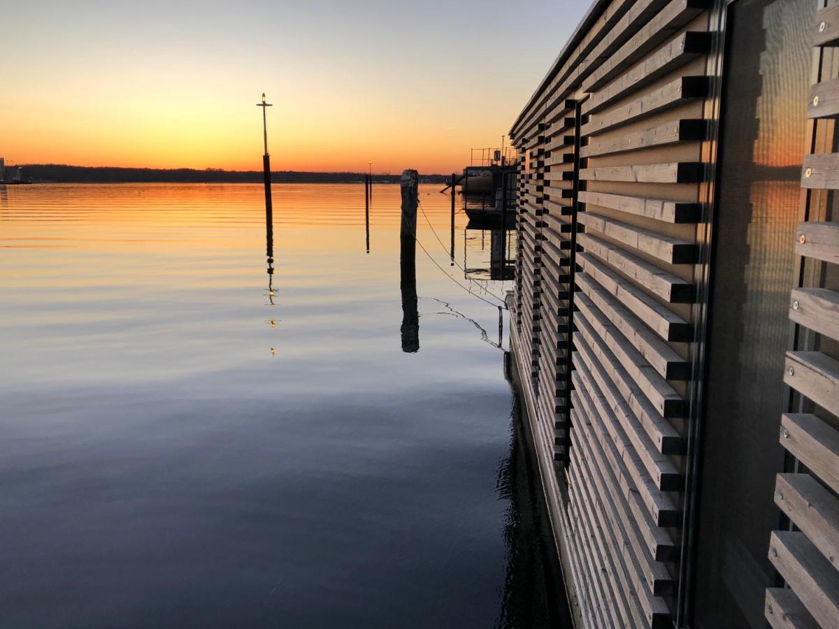 Hausboot Hafenkönig Lübeck - B&B Lubeca