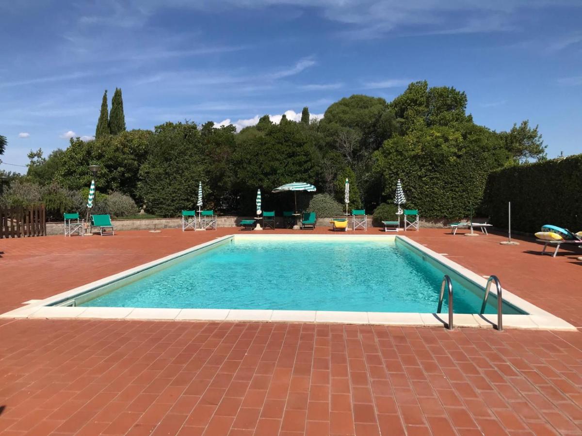 Casa "Ale" con piscina comune e bellissimo giardino a 5 minuti dal mare - Bed and Breakfast Cecina