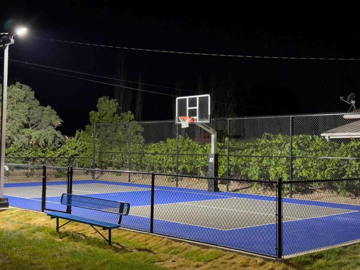 Vernal Sport-Court Base Camp - B&B Vernal
