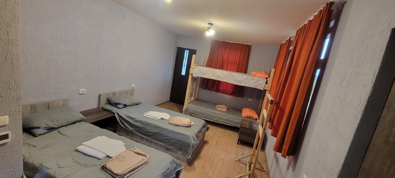 Camera Familiare con Bagno in Comune